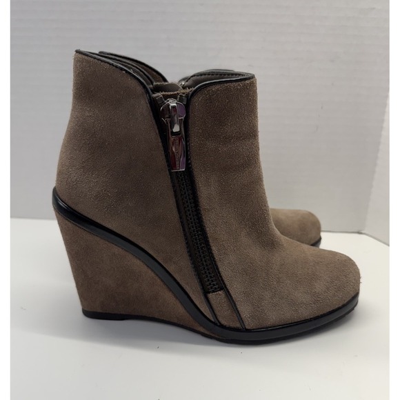 Vince Camuto Women's Sz 7.5M Jeffers Suede‎ Midnight Taupe Black Wedge Booties - Picture 1 of 8